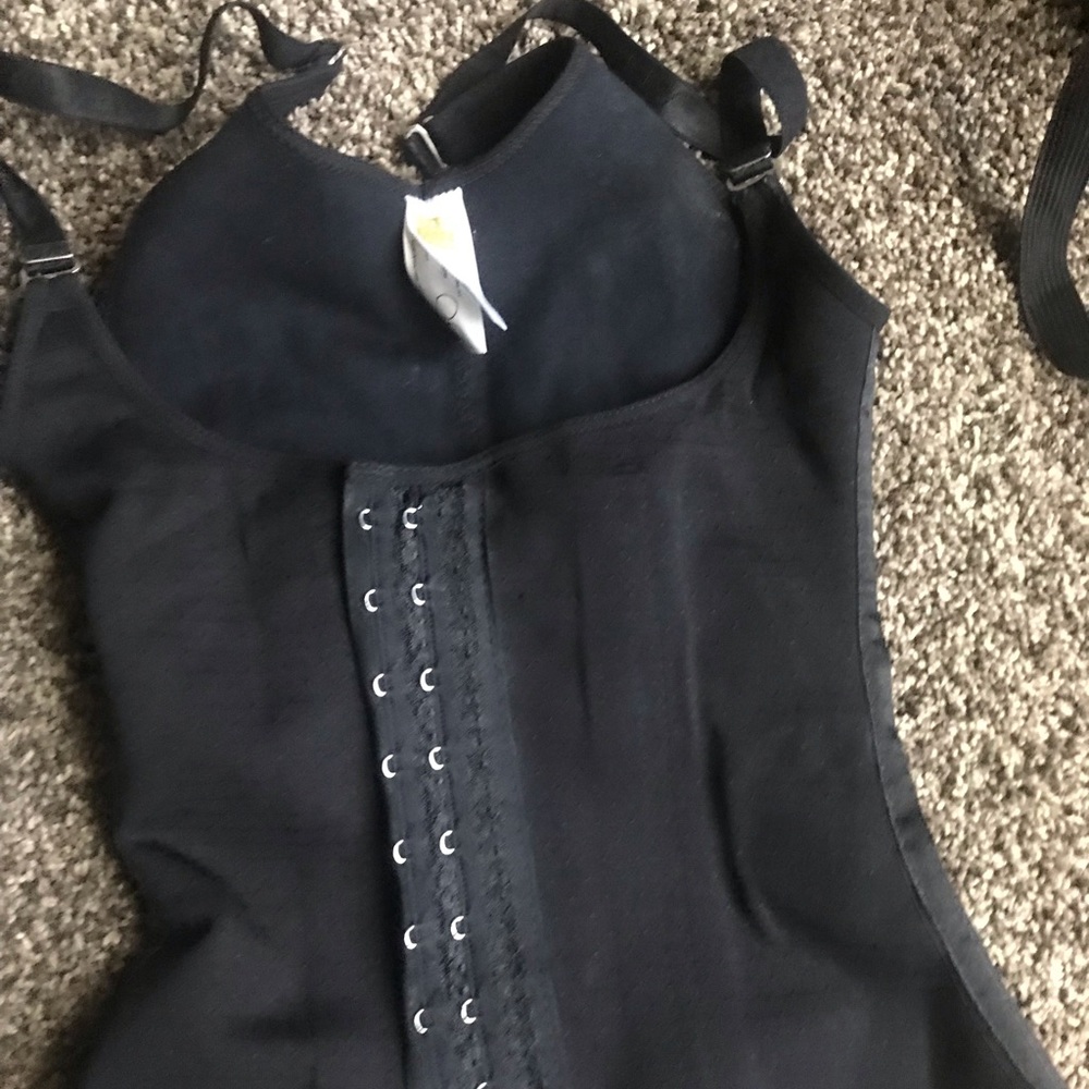 Size 32 black Ann chery